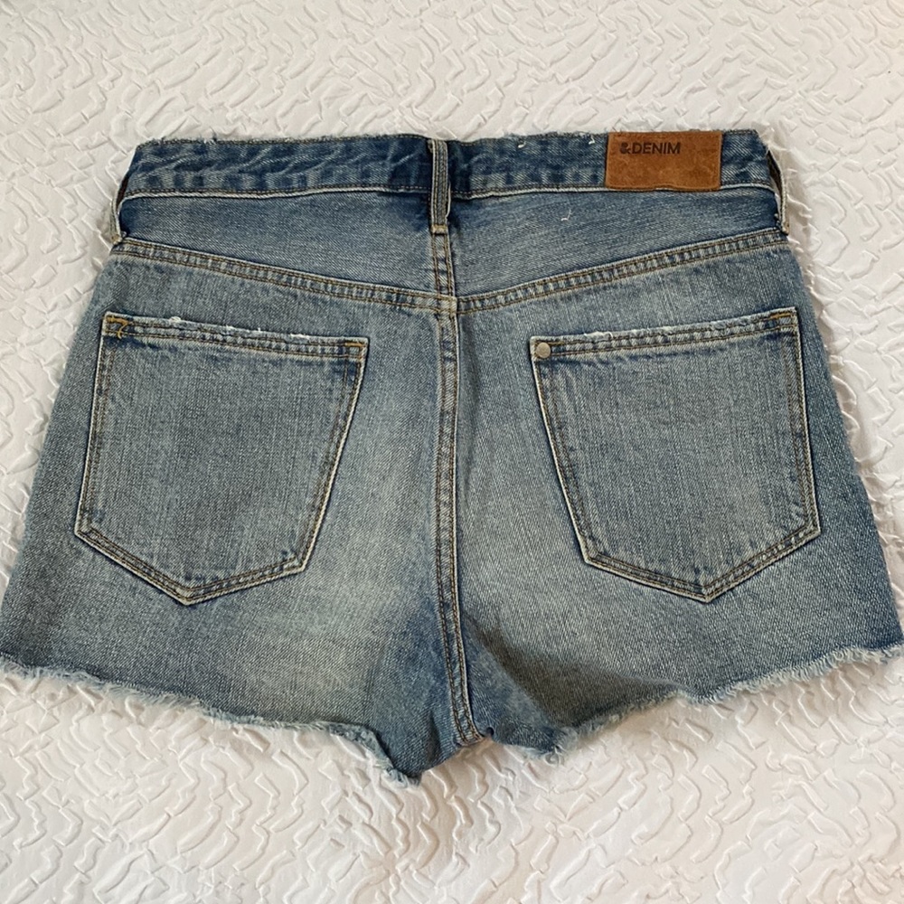 H&M Shorts - Picture 2 of 3